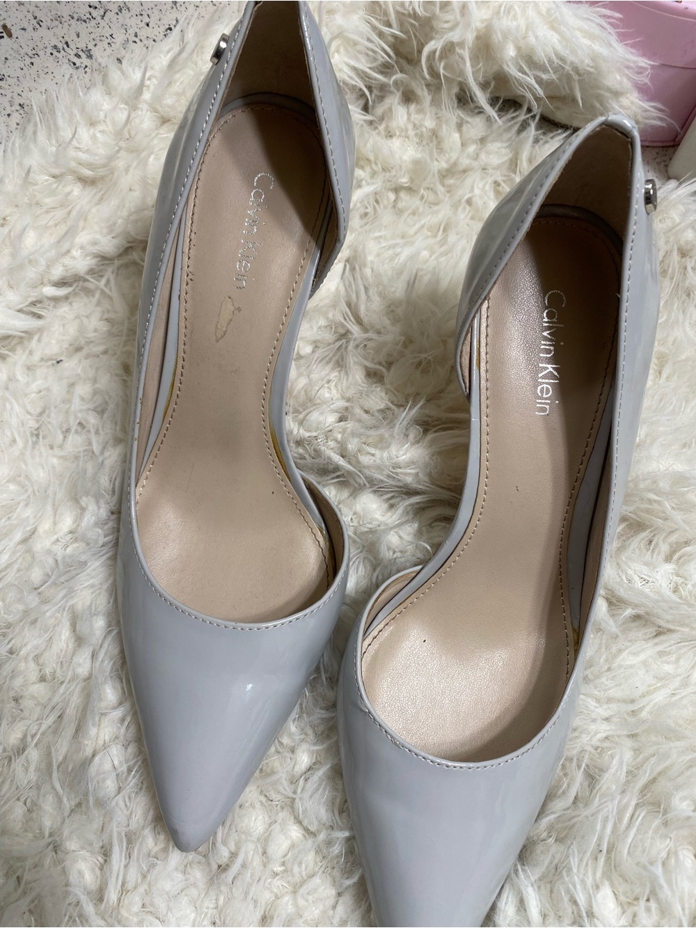 Calvin Klein Women's Light Gray Patent Pointed-Toe Pumps